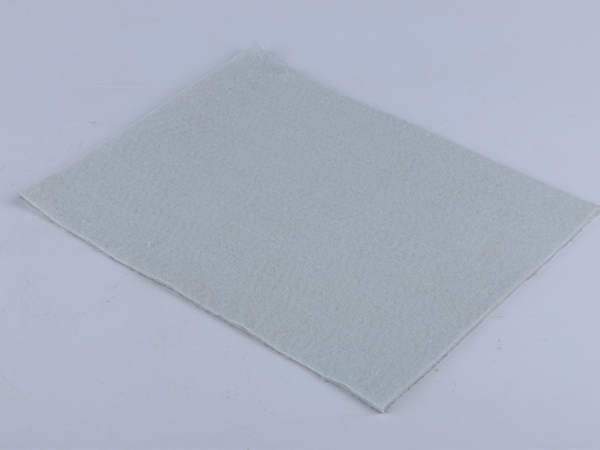 仔細完成復(fù)合土工膜的焊接接縫 仔細完成復(fù)合土工膜的焊接接縫