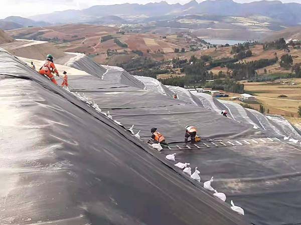 該如何去解決防滲土工膜接縫位置不合理？