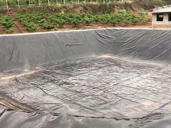 養(yǎng)殖防滲膜可適應(yīng)在任何自然環(huán)境下施工。