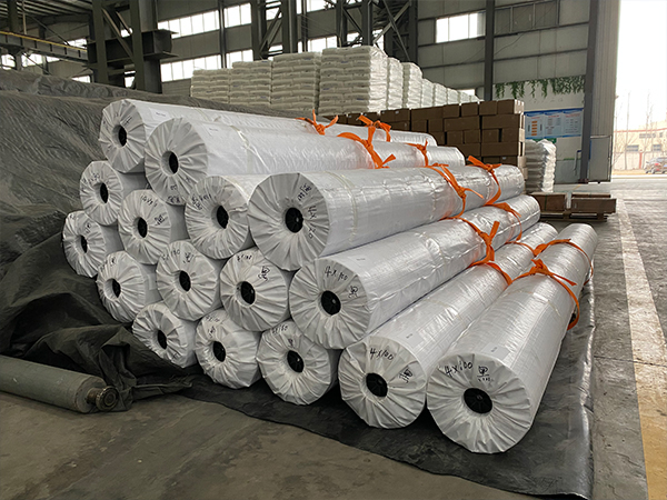 如何合理解決防滲土工膜鋪設(shè)鼓脹問題？