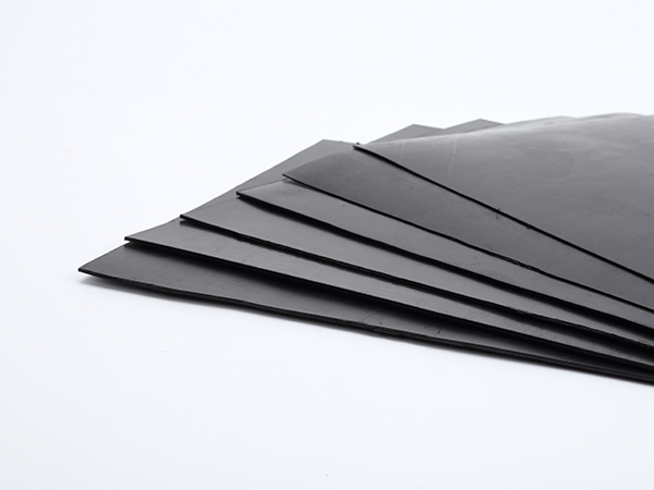 大壩壩體鋪設(shè)土工膜施工要素概況 大壩壩體鋪設(shè)土工膜施工要素概況