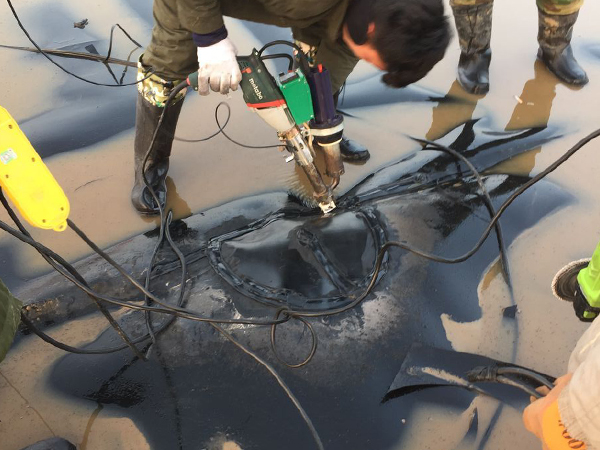 hdpe土工膜接縫工作講究戰(zhàn)略方法。