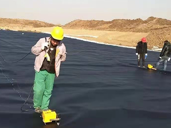 水產(chǎn)防滲膜的焊接工作對細(xì)節(jié)要求嚴(yán)格 水產(chǎn)防滲膜的焊接工作對細(xì)節(jié)要求嚴(yán)格