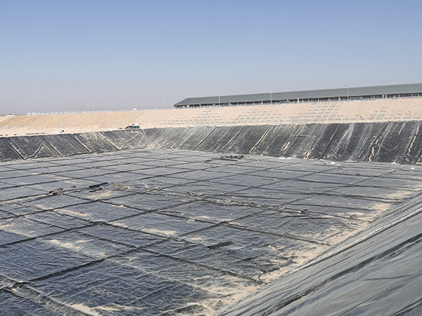 魚塘養(yǎng)殖防滲膜在選擇時需要考慮哪些因素？