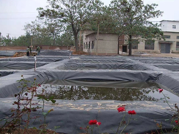 防滲膜廠家會積極處理土工膜破損現(xiàn)象 防滲膜廠家會積極處理土工膜破損現(xiàn)象