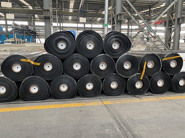 經(jīng)驗(yàn)所得防滲土工膜的鋪設(shè)問題 經(jīng)驗(yàn)所得防滲土工膜的鋪設(shè)問題