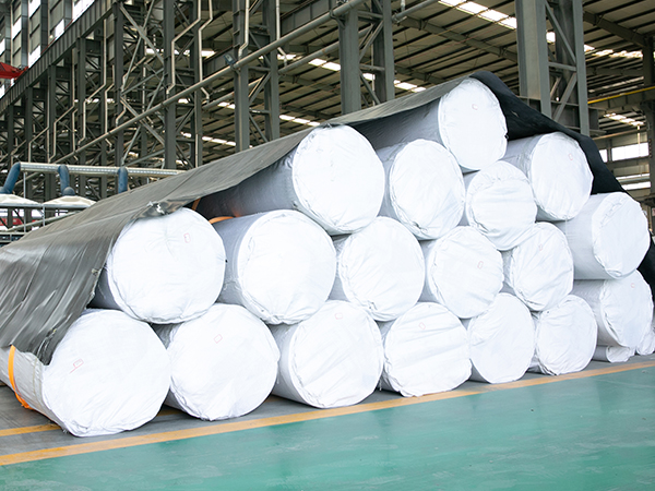 使用水產(chǎn)養(yǎng)殖防滲膜進行魚蝦養(yǎng)殖是否可靠？