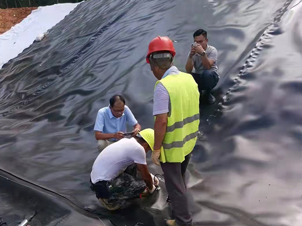 水產養(yǎng)殖防滲膜施工過程中須嚴格謹慎 水產養(yǎng)殖防滲膜施工過程中須嚴格謹慎