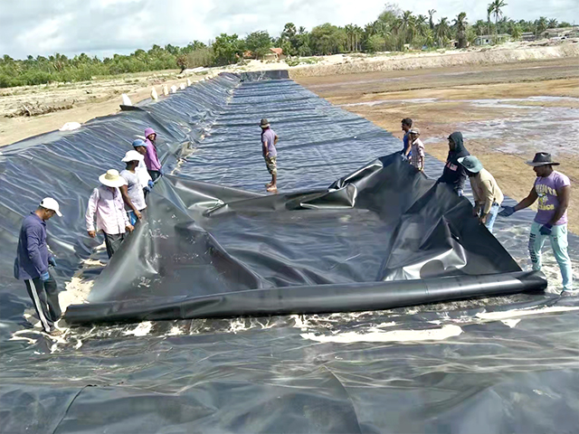 熱熔焊接可提升養(yǎng)殖防滲土工膜焊縫質(zhì)量。