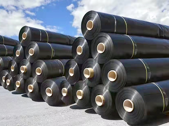 水產(chǎn)養(yǎng)殖防滲土工膜被廣泛應(yīng)用的優(yōu)勢。