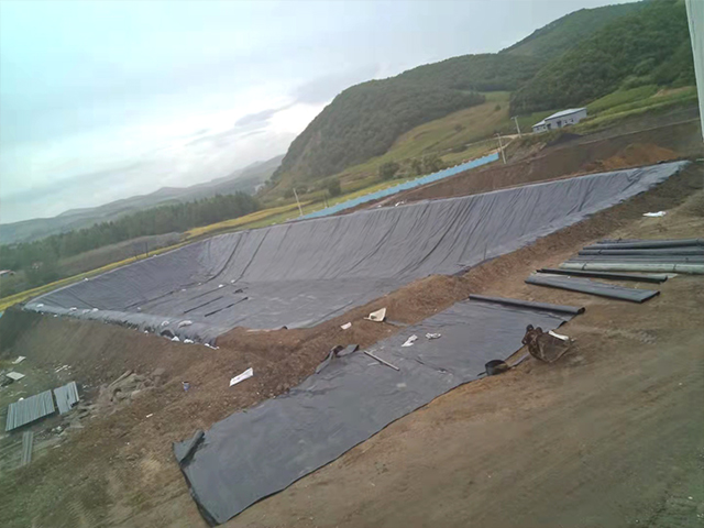 防滲復(fù)合土工膜油田施工“時(shí)刻準(zhǔn)備著” 防滲復(fù)合土工膜油田施工“時(shí)刻準(zhǔn)備著”