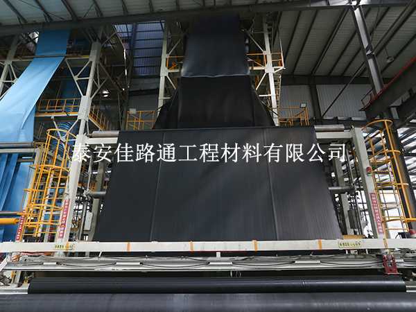 防滲膜廠家為您介紹黑白土工膜之間有哪些區(qū)別？