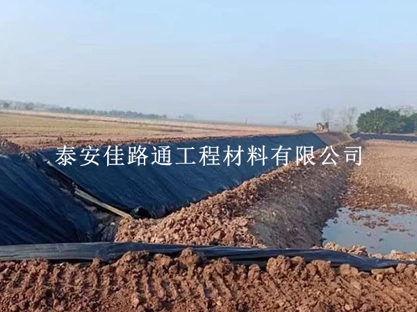養(yǎng)殖防滲膜在施工過(guò)程中須格外專(zhuān)注 養(yǎng)殖防滲膜在施工過(guò)程中須格外專(zhuān)注