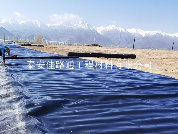 防滲膜廠家給您支招，選擇好的魚塘防滲膜