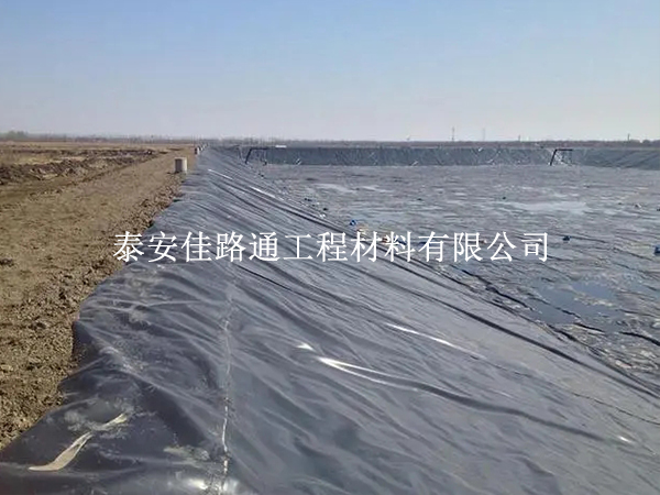 養(yǎng)殖防滲膜鋪設時須要對焊接縫嚴格檢測 養(yǎng)殖防滲膜鋪設時須要對焊接縫嚴格檢測