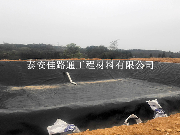 確定養(yǎng)殖防滲膜的基礎連接方法