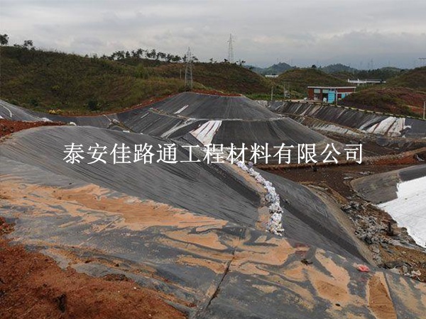 垃圾填埋場防滲膜施工中為何要鋪兩層？