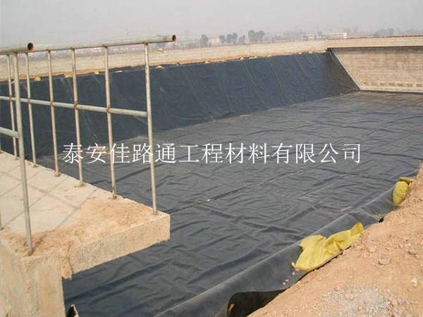 藕池養(yǎng)殖防滲膜鋪設(shè)過程中須注意哪些問題？