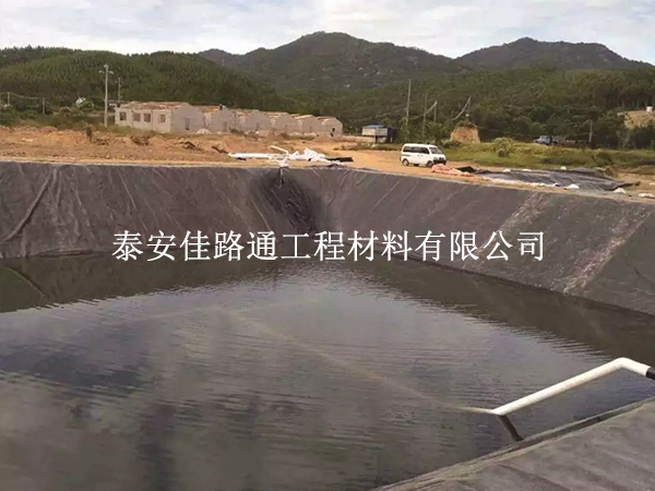 蓄水池防滲膜延緩衰老的方法策略進(jìn)行概述 蓄水池防滲膜延緩衰老的方法策略進(jìn)行概述