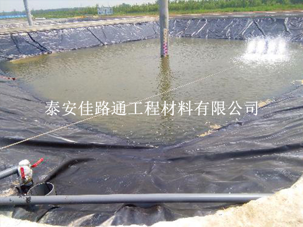 魚塘蝦池中鋪設(shè)養(yǎng)殖防滲膜可控制其水質(zhì) 魚塘蝦池中鋪設(shè)養(yǎng)殖防滲膜可控制其水質(zhì)