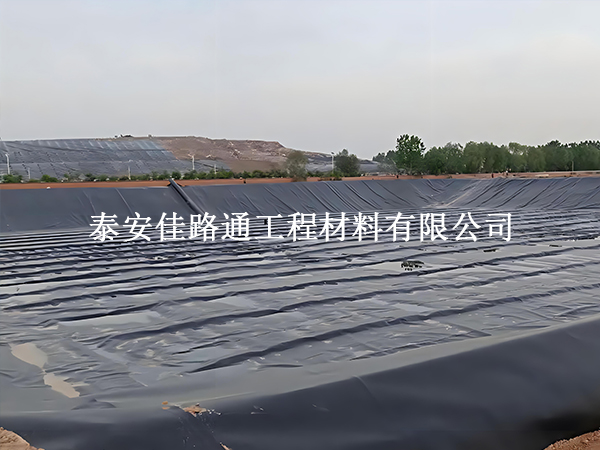 對(duì)水產(chǎn)養(yǎng)殖防滲膜進(jìn)行合理焊縫驗(yàn)收工作 對(duì)水產(chǎn)養(yǎng)殖防滲膜進(jìn)行合理焊縫驗(yàn)收工作