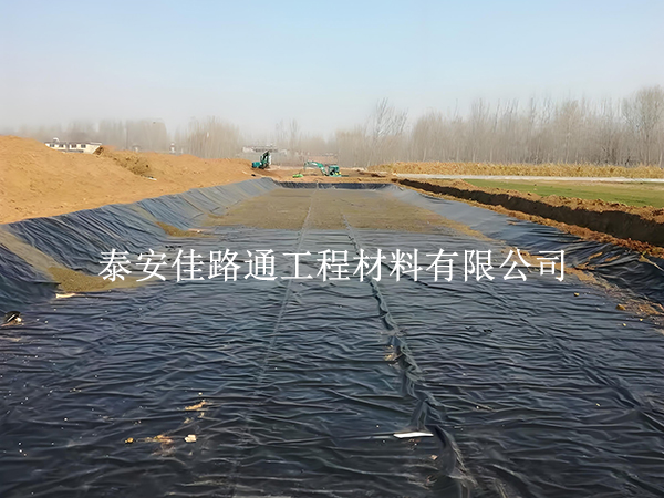 在土工材料市場(chǎng)上如何進(jìn)行養(yǎng)殖防滲膜選購(gòu)？