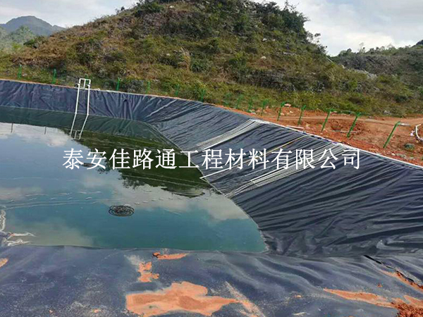 魚塘防滲膜的鋪裝有四項(xiàng)技術(shù)要求須掌握 魚塘防滲膜的鋪裝有四項(xiàng)技術(shù)要求須掌握