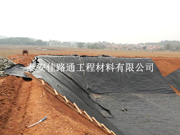 魚塘防滲膜的使用鋪設(shè)如何進(jìn)行修復(fù)工作？