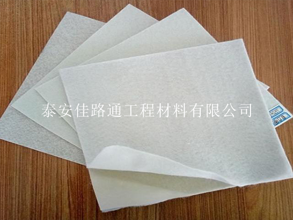 防滲復(fù)合土工膜在道路工程中的革新應(yīng)用及其作用 防滲復(fù)合土工膜在道路工程中的革新應(yīng)用及其作用