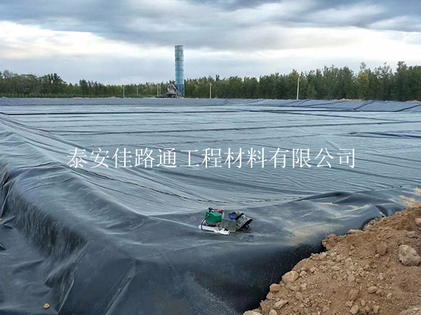 防滲膜廠家:土工材料市場(chǎng)的穩(wěn)固基石與創(chuàng)新先鋒