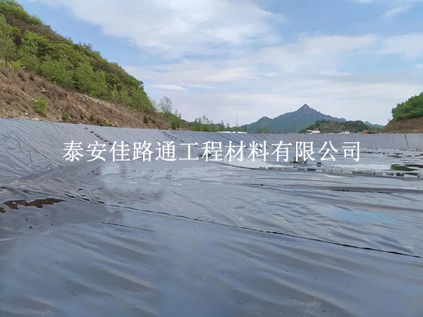 土工膜坡面防滲的技巧及注意事項(xiàng) 土工膜坡面防滲的技巧及注意事項(xiàng)