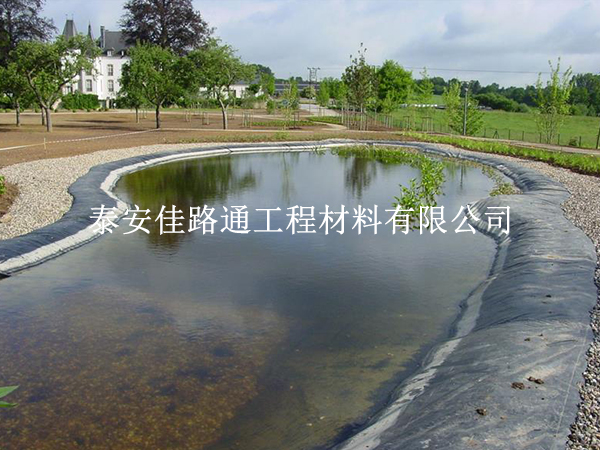 油田防滲土工膜上墻施工處理 油田防滲土工膜上墻施工處理