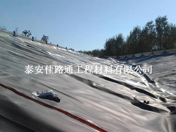 水產(chǎn)養(yǎng)殖防滲膜施工注意事項:打造高效養(yǎng)殖環(huán)境的秘訣 水產(chǎn)養(yǎng)殖防滲膜施工注意事項:打造高效養(yǎng)殖環(huán)境的秘訣