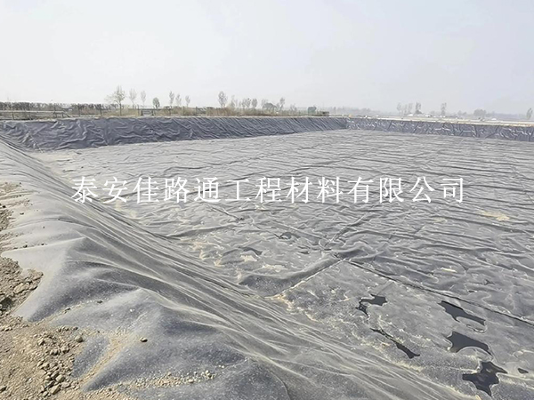 水產(chǎn)養(yǎng)殖防滲膜施工規(guī)范全解析，讓你的養(yǎng)殖工程固若金湯！