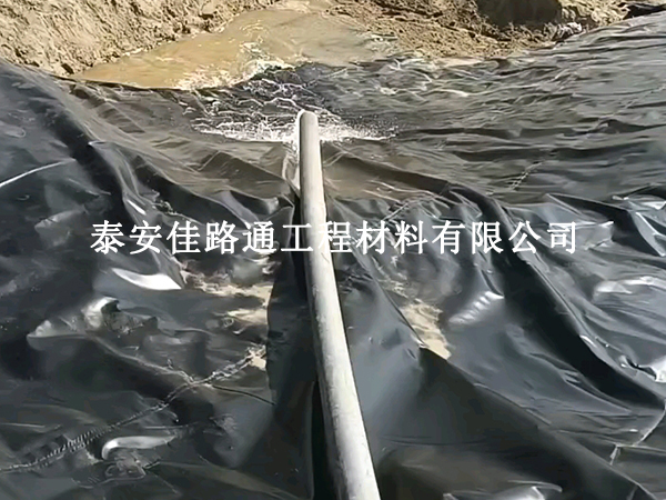 水產(chǎn)養(yǎng)殖防滲膜鋪裝三大流程詳解 水產(chǎn)養(yǎng)殖防滲膜鋪裝三大流程詳解