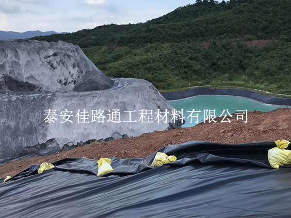 養(yǎng)殖防滲膜延伸率咋變？這5大因素說(shuō)了算！