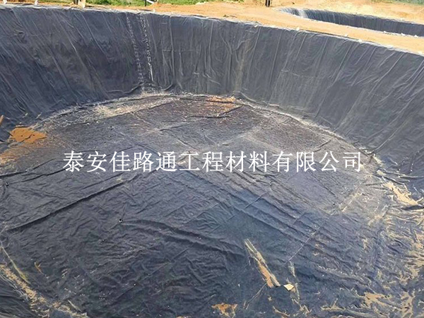 藕池防滲膜鋪設(shè)總出問題？前期勘察準(zhǔn)備要做對(duì)