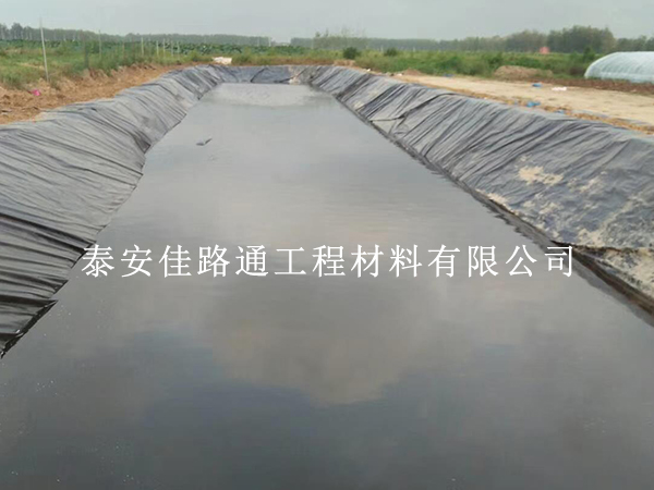 養(yǎng)殖防滲膜鋪設(shè)總出問題？氣候因素要避開
