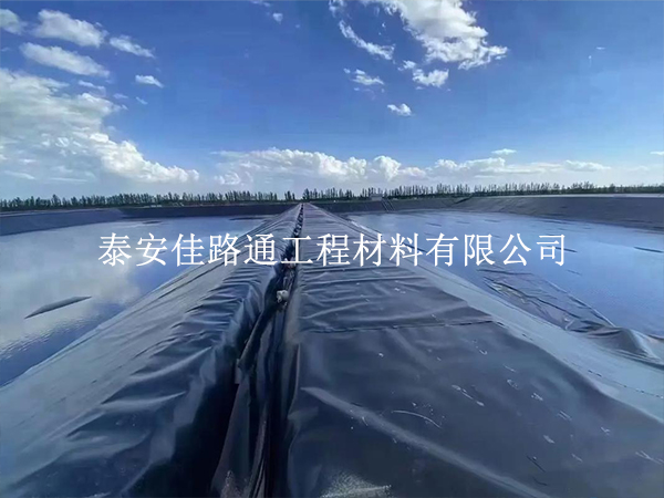 蓄水池防滲膜卸車驗收:別等鋪好再發(fā)現(xiàn)問題 蓄水池防滲膜卸車驗收:別等鋪好再發(fā)現(xiàn)問題